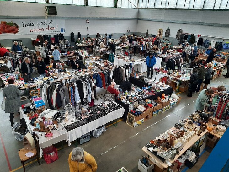 Brocante en salle de Poulseur